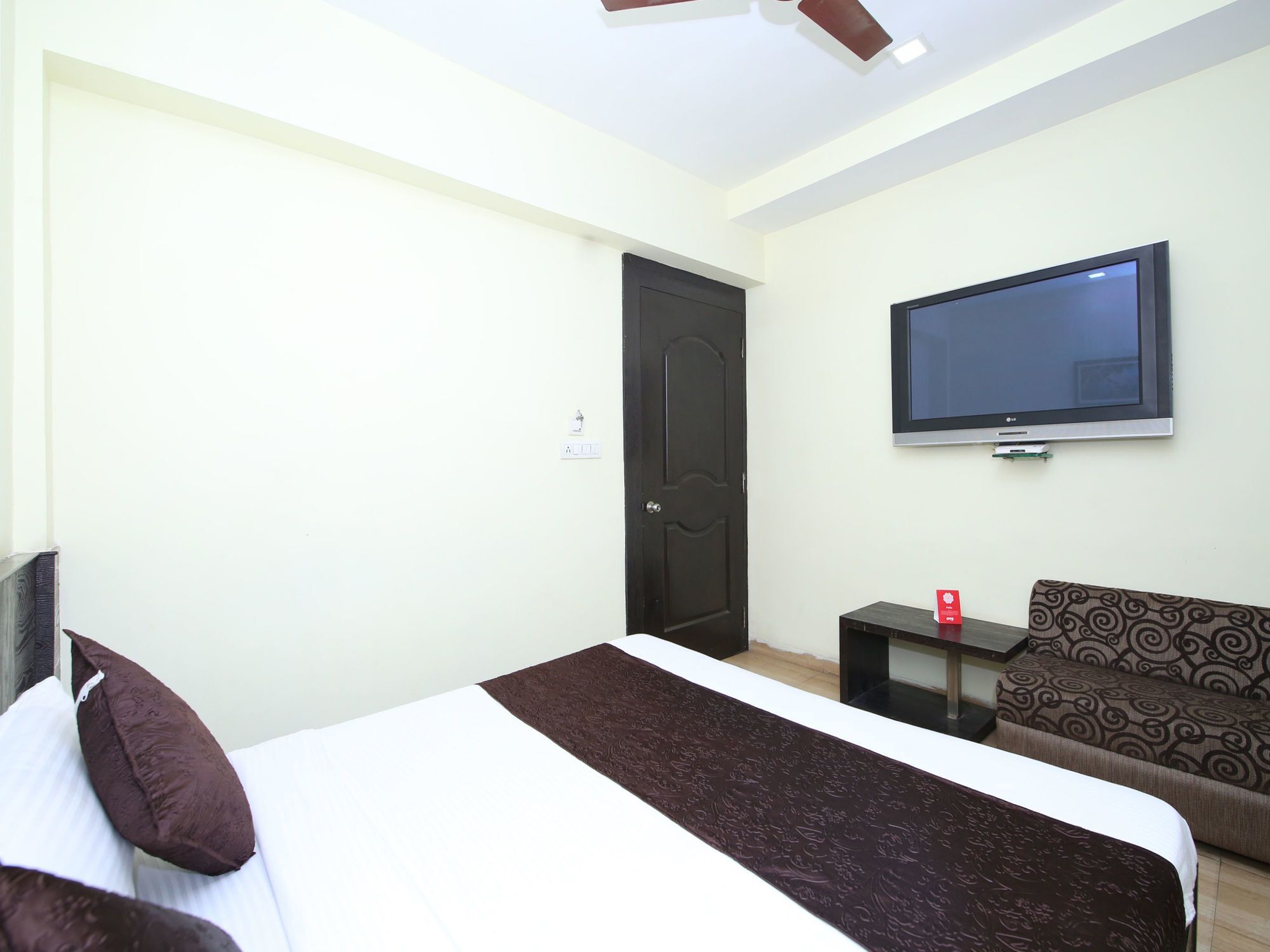 Oyo 2155 Hotel Wardhman Jabalpur Exterior foto